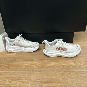 Hoka One One Skyflow women’s size 9